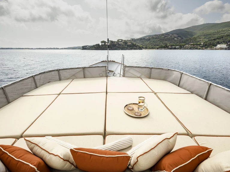 Yacht hire Castellammare di Stabia cheap Pacific Class 85