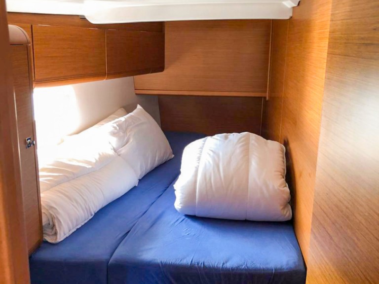 Sailboat to hire Pálairos at the best price