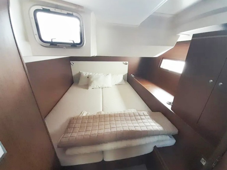 Yacht hire Alimos cheap Oceanis 51.1