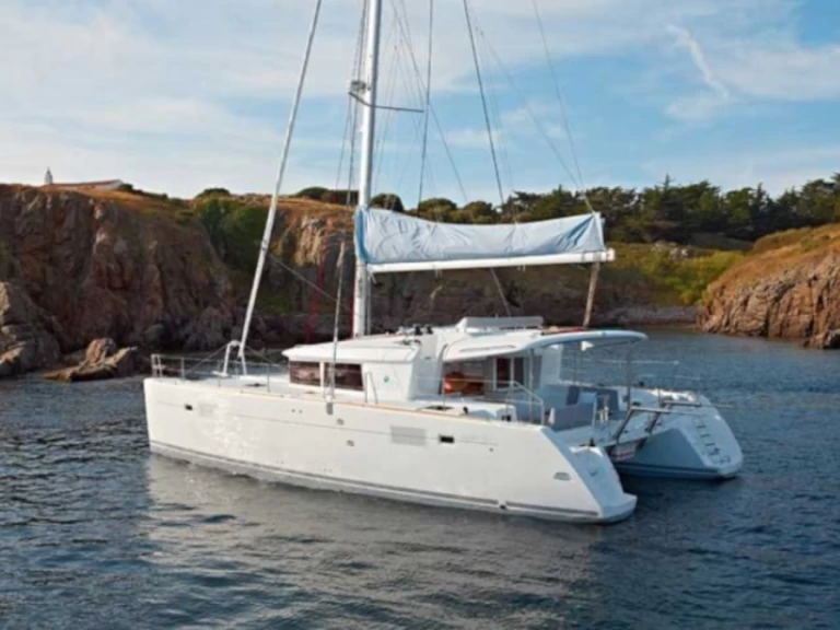Catamaran hire in Lávrio - Lagoon Lagoon 450 F
