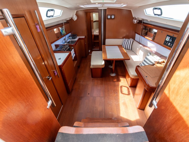 Yacht charter Kavála - Bénéteau Oceanis 43 on SamBoat