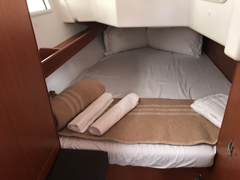 Charter a Bavaria Bavaria Cr 34 in Cugnana Verde on Samboat