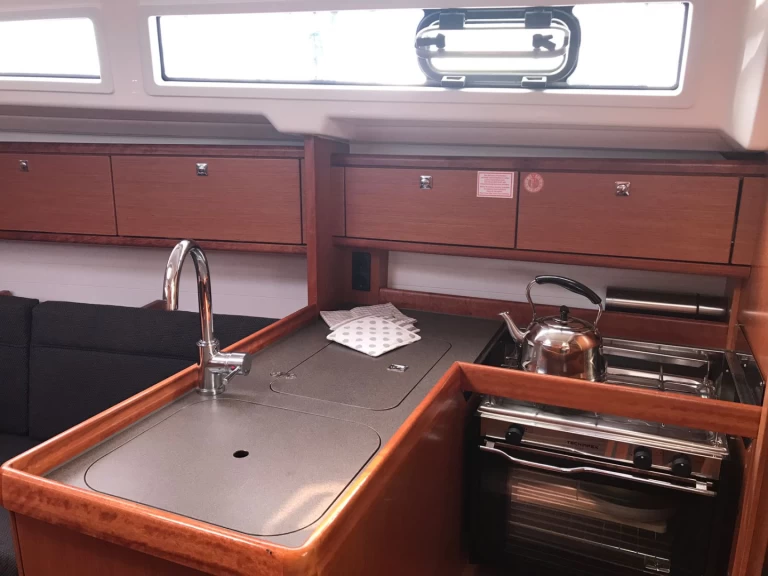 Hire Sailboat Bavaria with a boat licence