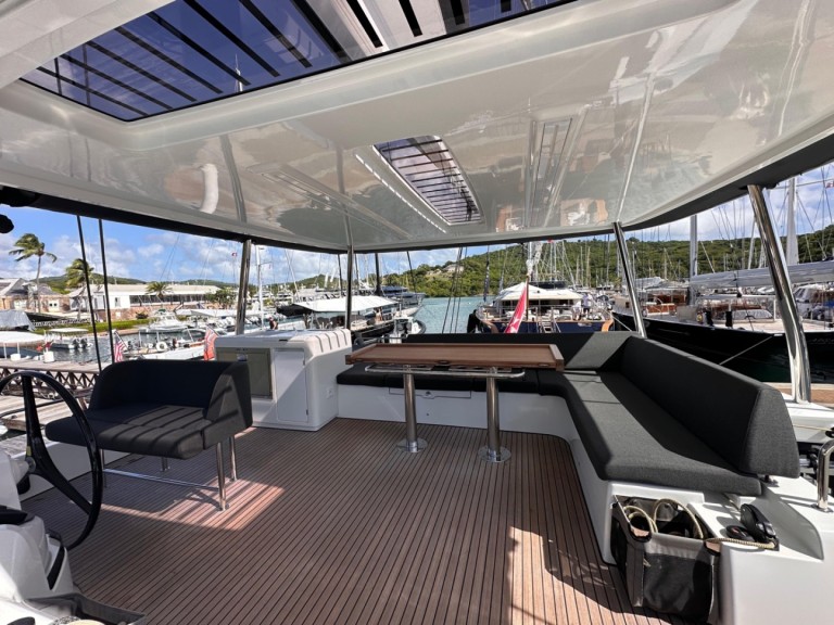 Catamaran hire in Antigua - Lagoon Lagoon 55