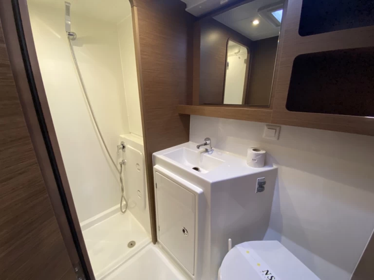 Hire Catamaran Lagoon with a boat licence