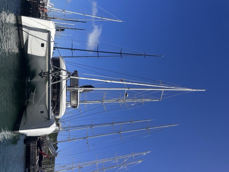 Hire a Lagoon Lagoon 55 Marigot