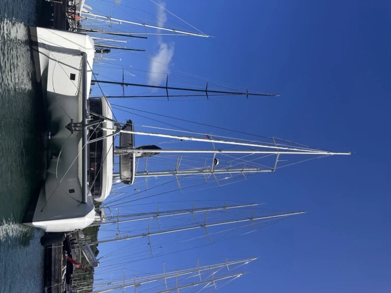 Hire a Lagoon Lagoon 55 Marigot