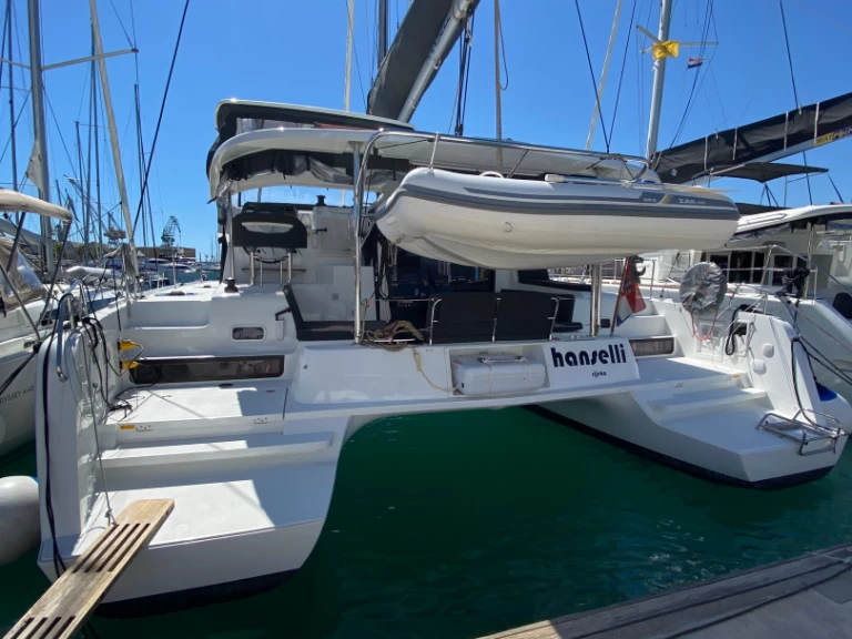 Yacht charter Le Marin - Lagoon Lagoon 42 on SamBoat