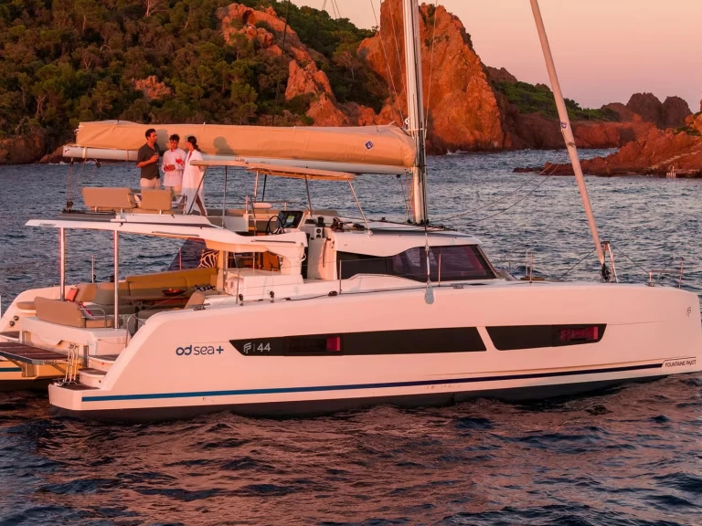 Catamaran hire in Alimos - Fountaine Pajot Fountaine Pajot FP 44 Quatuor - 4 + 2 cab.