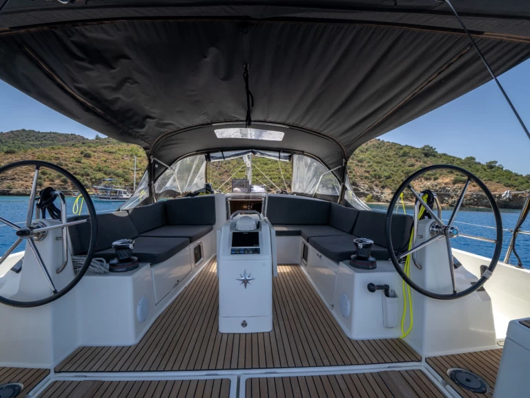 Hire Sailboat Jeanneau with a boat licence