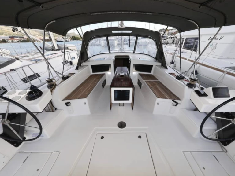 Sailboat to hire Seget Donji at the best price