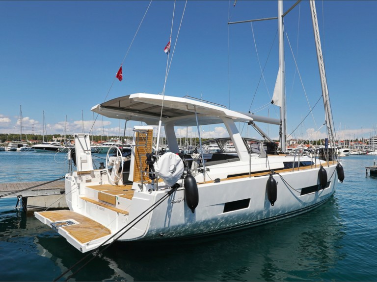 Hire Sailboat with or without skipper Hanse Pirovac