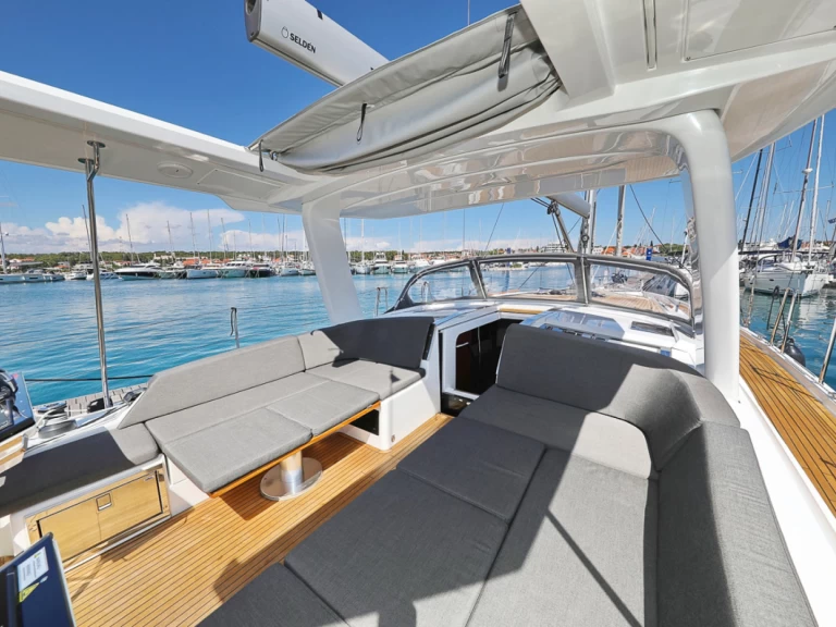 Sailboat to hire Pirovac at the best price