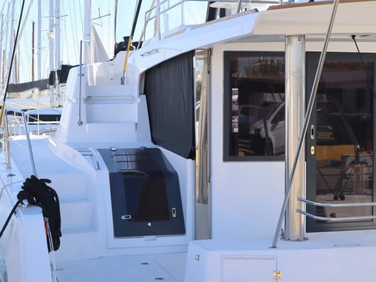 Hire a Bali Bali 4.8 Alimos