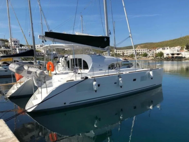 Hire Catamaran Lagoon with a boat licence