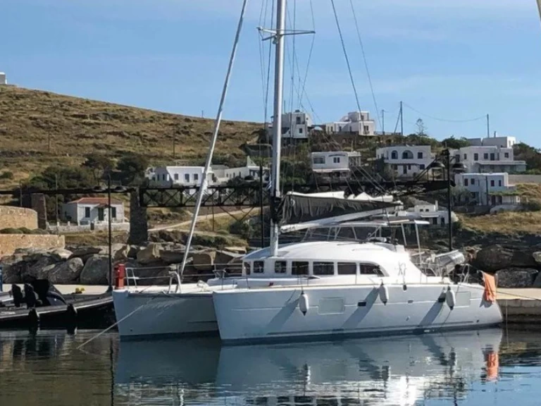 Catamaran to hire Paros (Island) at the best price