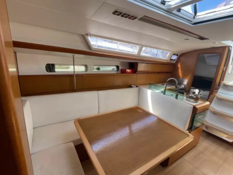 Hire Sailboat with or without skipper Jeanneau Paros (Island)