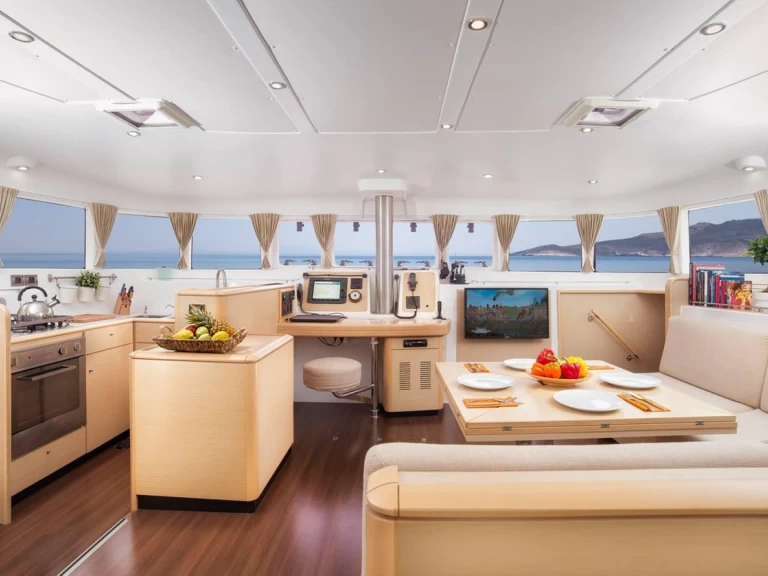 Yacht hire Lávrio cheap Lagoon 500