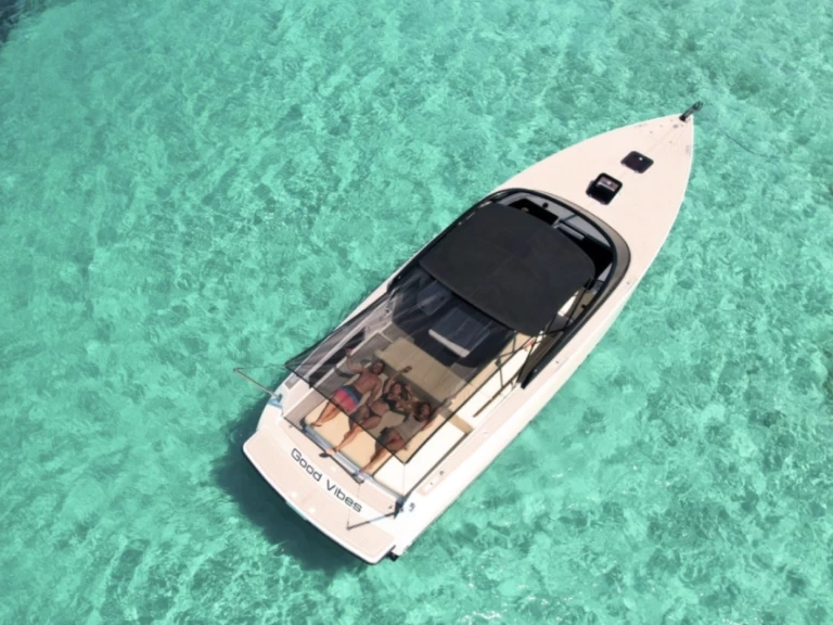 Hire Motorboat with or without skipper VanDutch Port de Saint Tropez