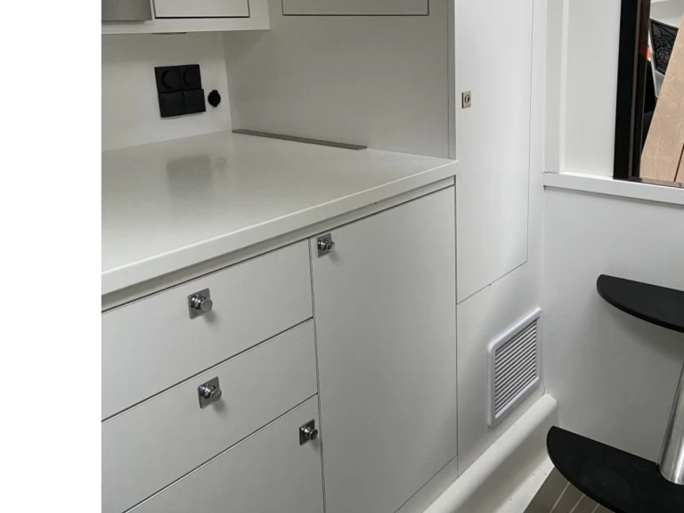 Yacht hire Port de Saint Tropez cheap VanDutch 40