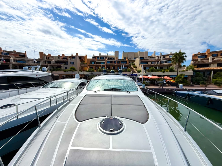 Motorboat to hire Port de Saint Tropez at the best price