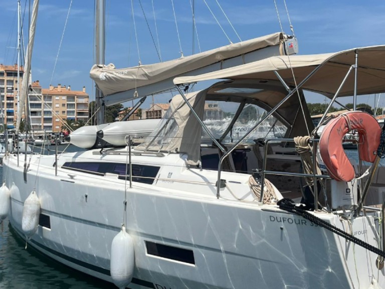 Hire a 3 DUFOUR 390 Hyères