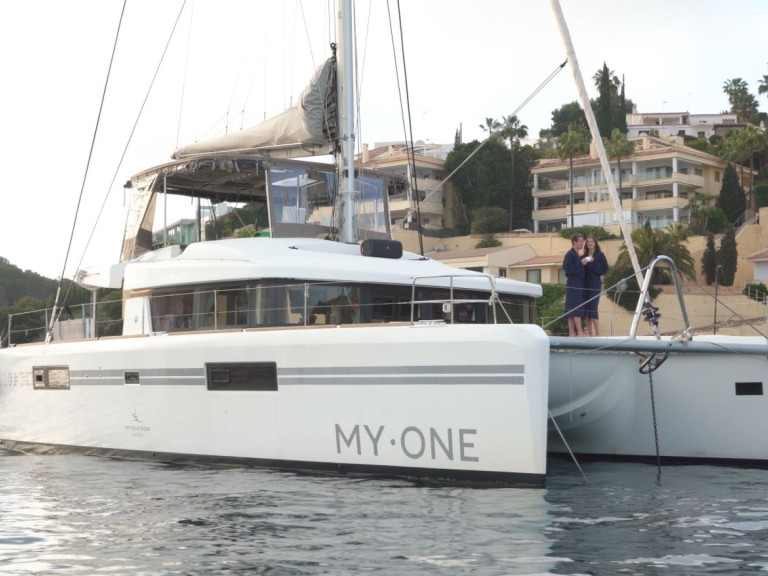 Hire Catamaran Lagoon with a boat licence