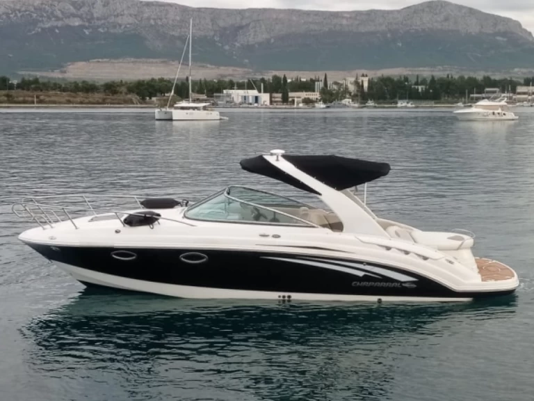 Hire Motorboat Chaparral with a boat licence