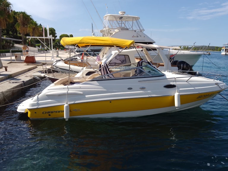 Motorboat hire in Split - Chaparral 215 ssi