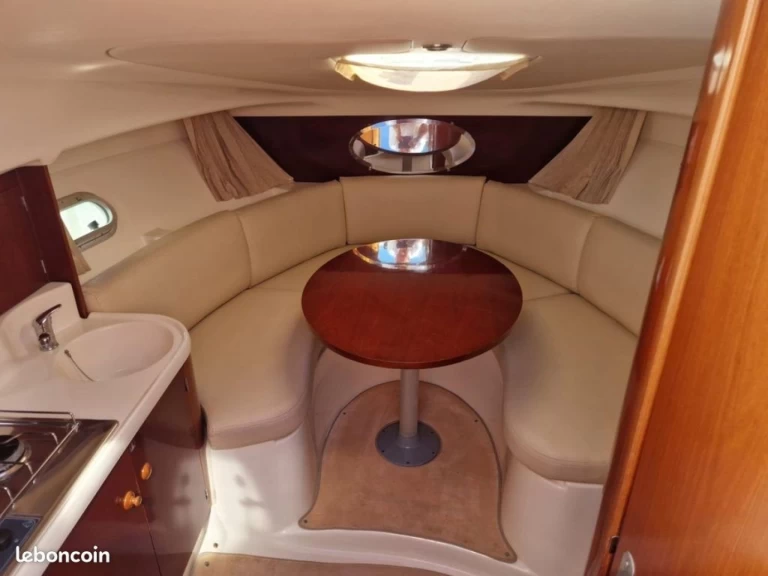 Hire a Jeanneau Leader 805 France