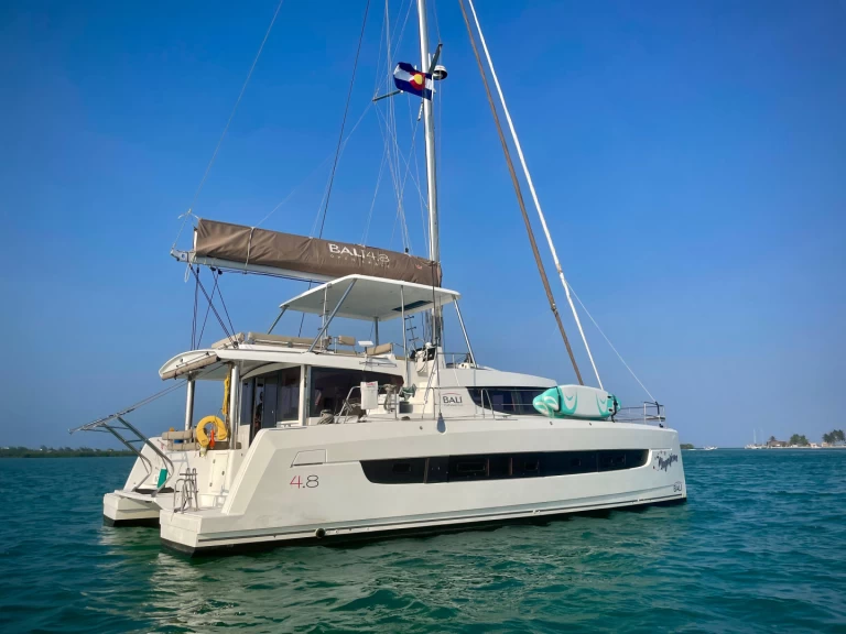 Catamaran hire in Belize City - Bali Magnificent