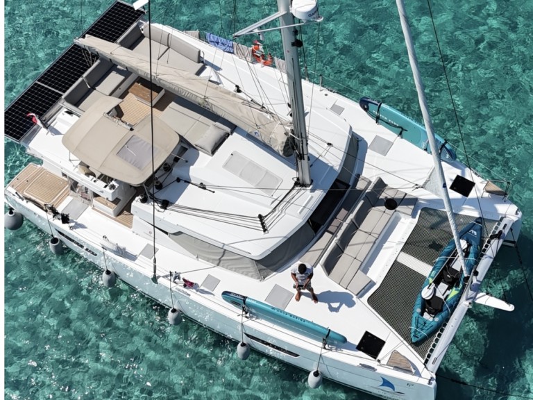 Catamaran hire in Port de Bormes-les-Mimosas - Fountaine Pajot Elba 45