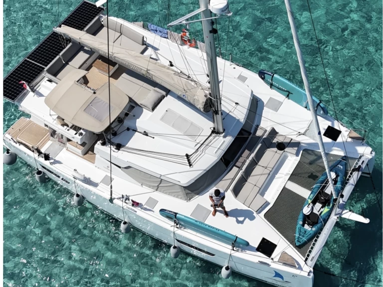 Catamaran hire in Port de Bormes-les-Mimosas - Fountaine Pajot Elba 45