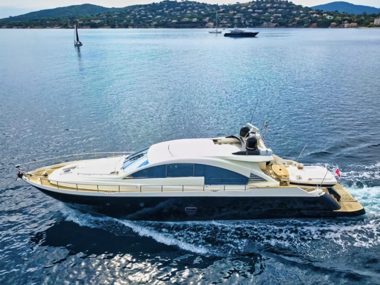 Luxury Yacht to hire Saint-Tropez at the best price