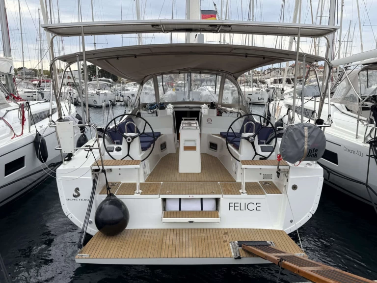 Hire Sailboat Bénéteau with a boat licence