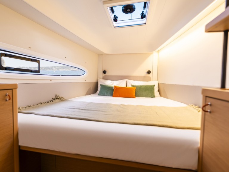 Catamaran to hire Alimos at the best price