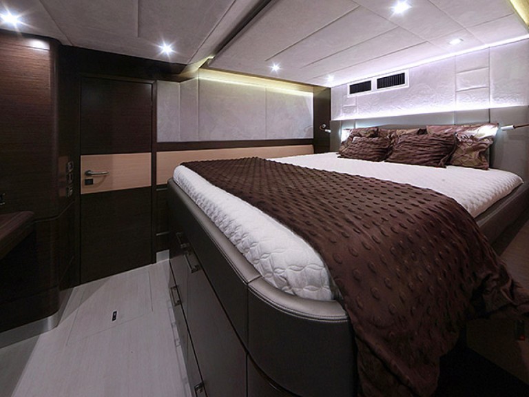 Catamaran to hire Lávrio at the best price