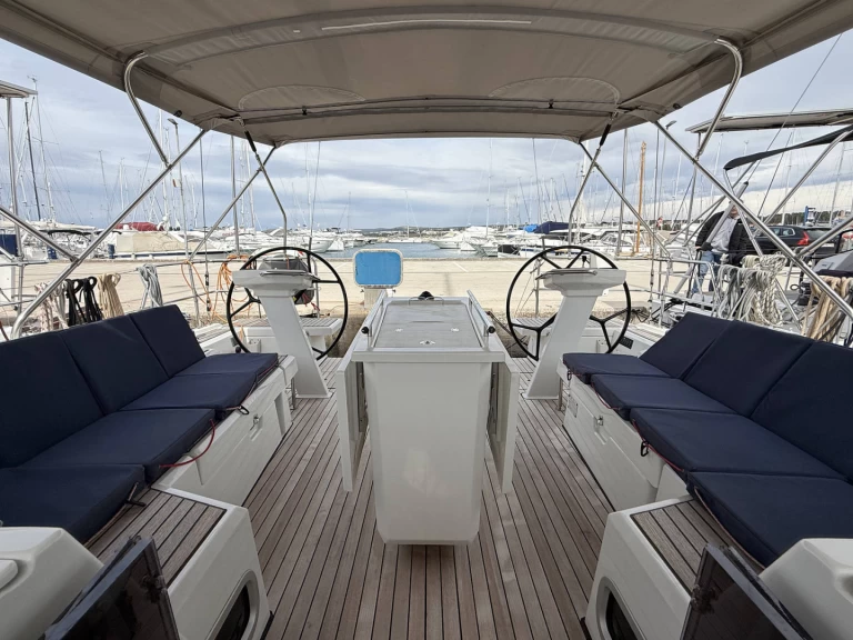 Charter a Bénéteau Oceanis 46.1 in Rogoznica on Samboat