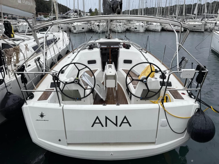 Sailboat hire in Pula - Jeanneau Sun Odyssey 349
