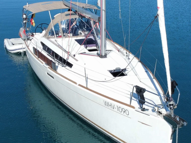 Yacht charter Pula - Jeanneau Sun Odyssey 389 on SamBoat