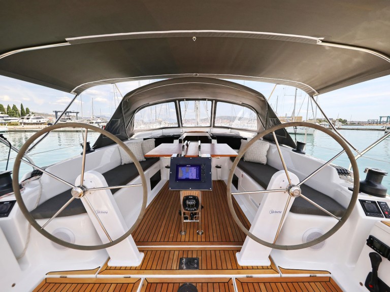 Hire a Hanse Hanse 418 Seget Donji