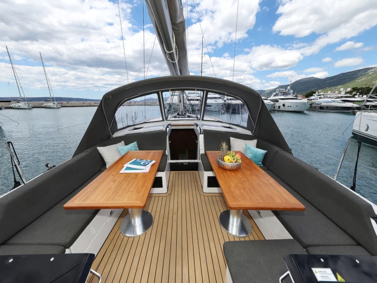 Sailboat to hire Kaštela at the best price