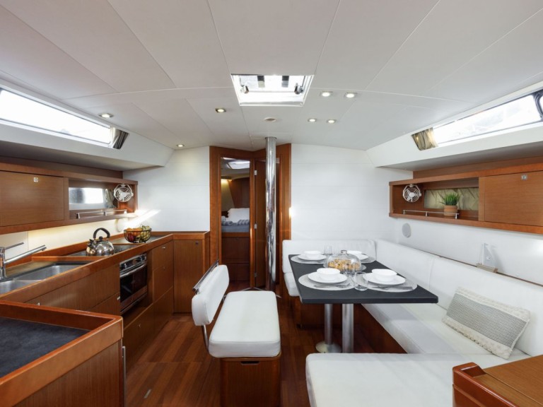 Hire a Bénéteau Oceanis 45 Kos
