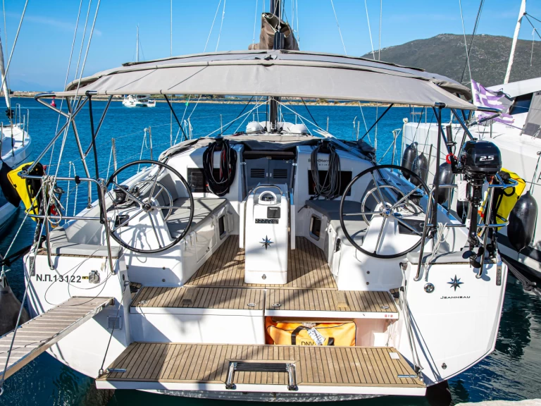 Hire Sailboat with or without skipper Jeanneau Préveza