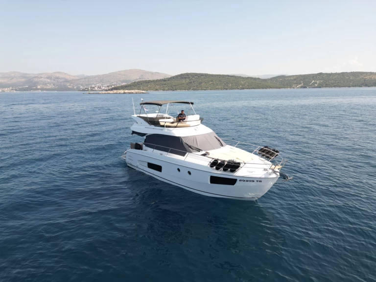 Luxury Yacht hire in Trogir - Bavaria Virtess 420 Fly