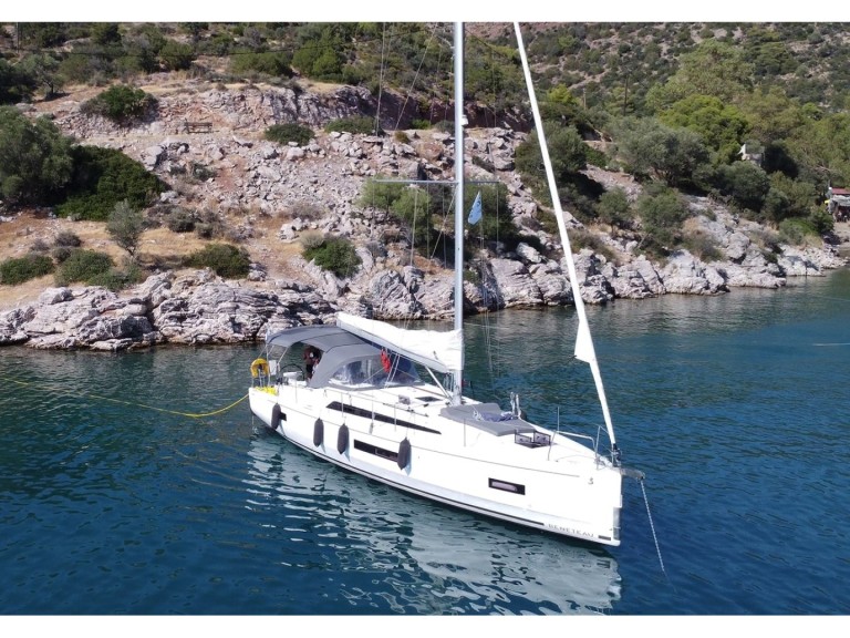 Hire Sailboat with or without skipper Bénéteau Alimos