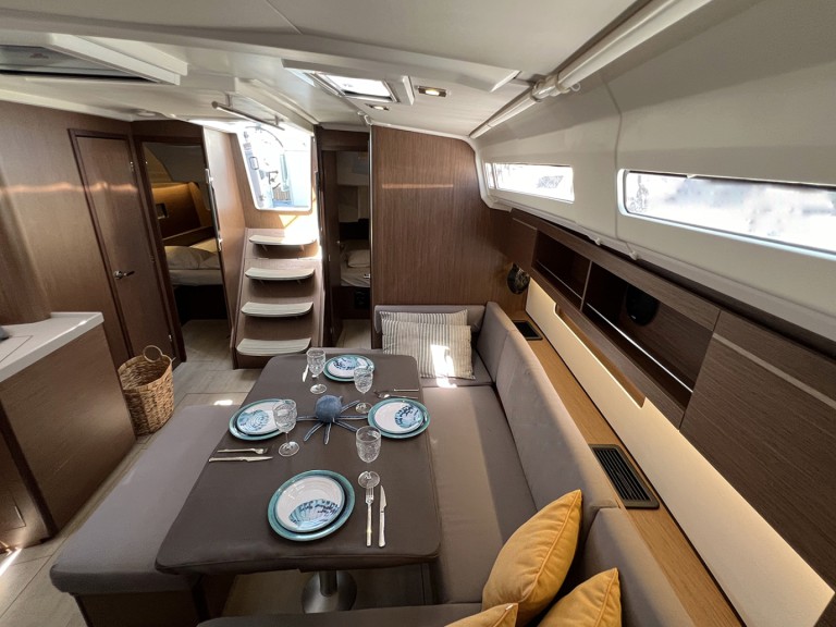 Hire Sailboat Bénéteau with a boat licence