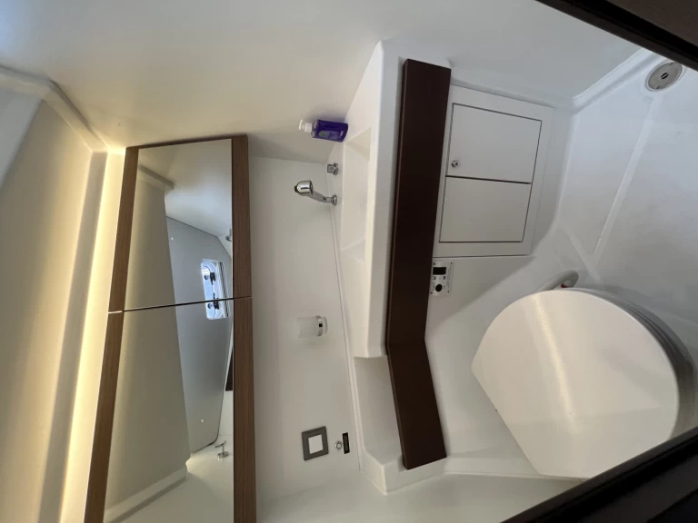 Hire a Bénéteau Oceanis 46.1 - 11 berths Alimos