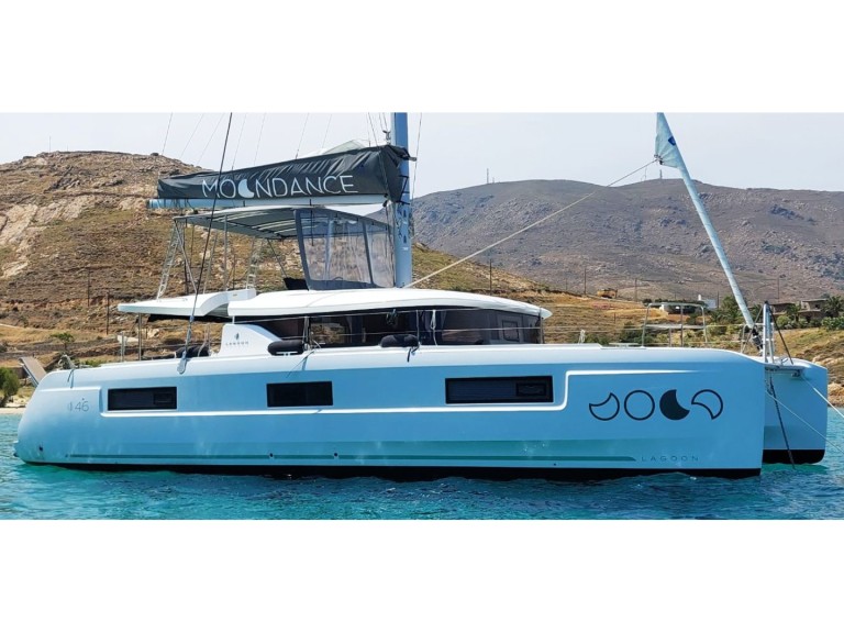 Hire Catamaran Lagoon with a boat licence