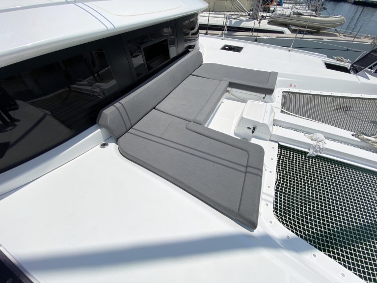 Catamaran to hire Alimos at the best price